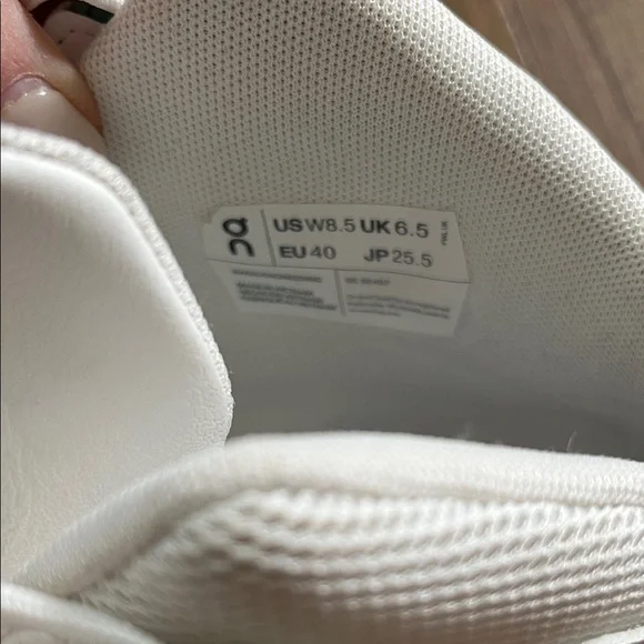 On Cloud The Roger White High-Top Sneakers Women’s 8.5 EUC - Picture 10 of 10